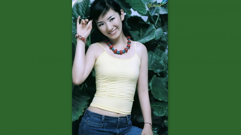 黄奕高清宽屏桌面壁纸