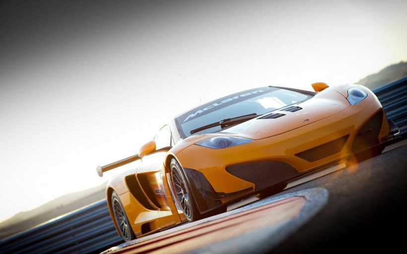 2011款McLaren MP4-12C GT3跑车桌面壁纸