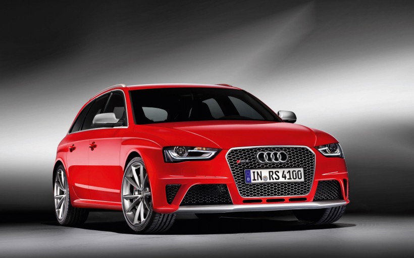 奥迪 RS4 Avant轿车桌面壁纸