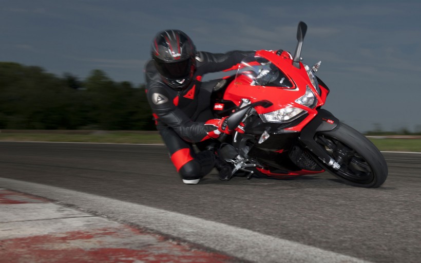 Aprilia RS4 125摩托桌面壁纸