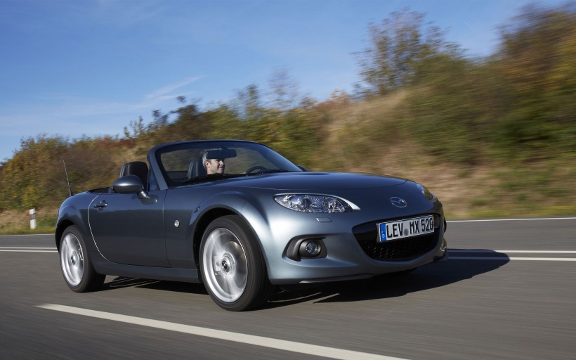 2013马自达 MX-5跑车桌面壁纸