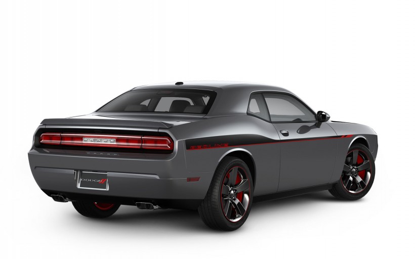 2013款道奇Challenger RT Redline跑车桌面壁纸
