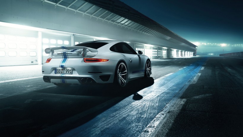 2014款保时捷911 Turbo TechArt改装版跑车桌面壁纸