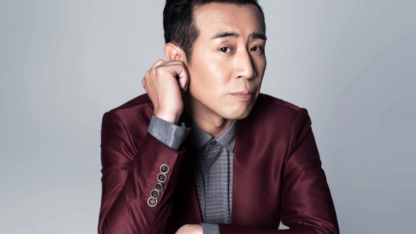 大气男人帅哥明星于和伟桌面壁纸