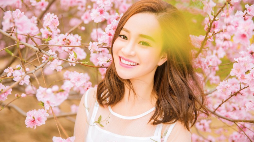 清新美女陈昱霖桌面壁纸