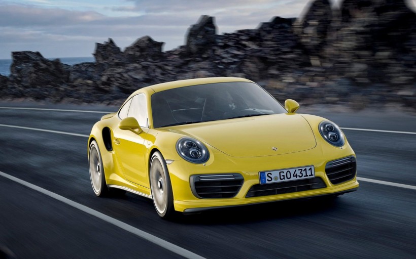保时捷911 Turbo S桌面壁纸