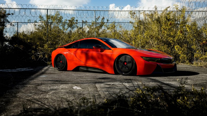 红色的宝马BMW i8跑车汽车桌面壁纸