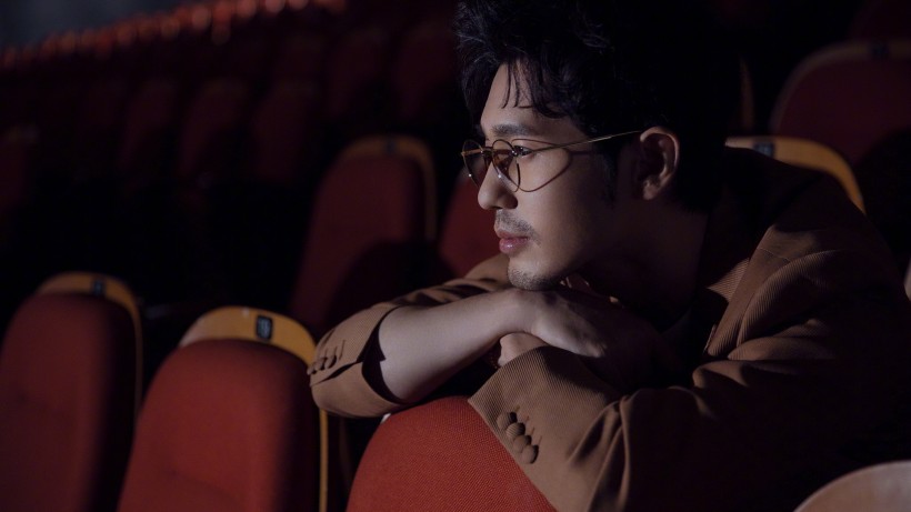 帅哥明星白宇桌面壁纸